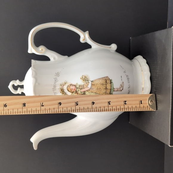 VGT,Holly Hobbie White Porcelain Teapot Features A Young Girl In a Green Dress. - Picture 11 of 12